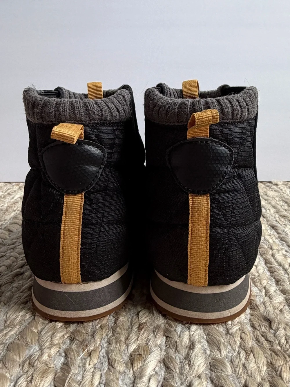 Teva Re Ember Mid Black Quilted Hiking Camping Rain Snow Ankle Boots Booties 8